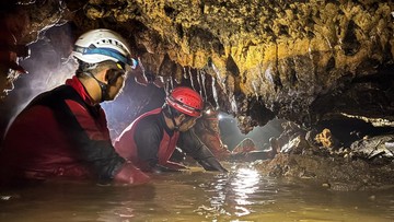 Warga Gunungkidul Rawat Sumber Air di Kedalaman Gua Keceme