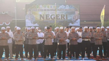 Asap Karhutla Pekat, Polresta Banjarmasin Gelar Salat Istisqa
