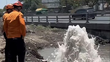 BREAKING: Semburan Lumpur 3 Meter Guncang Surabaya, BPBD Buka Suara