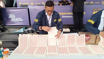 BREAKING: 3,4 Juta Meterai Palsu Disita, 16 Tersangka Dibekuk
