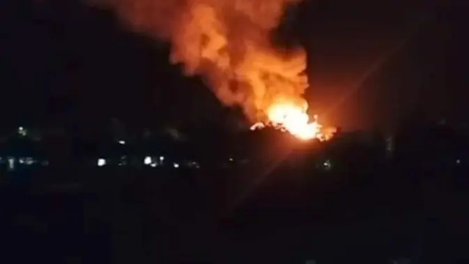 Kebakaran Landa Desa Adat Sade, Warga Dievakuasi ke Titik Aman