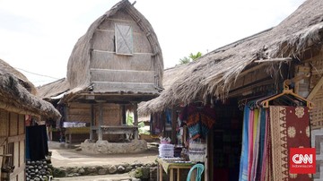 Kebakaran Melanda Rumah Adat Sade Lombok Tengah