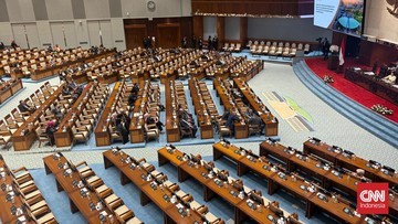 BREAKING: Paripurna DPR Bahas RUU Perampasan Aset, Massa Beraksi di Luar