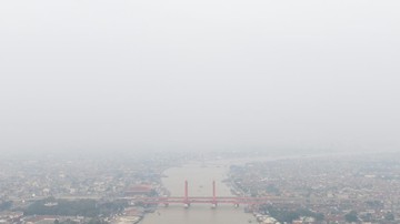 BREAKING: Kabut Asap Pekat Selimuti Palembang, Warga Diminta Siaga