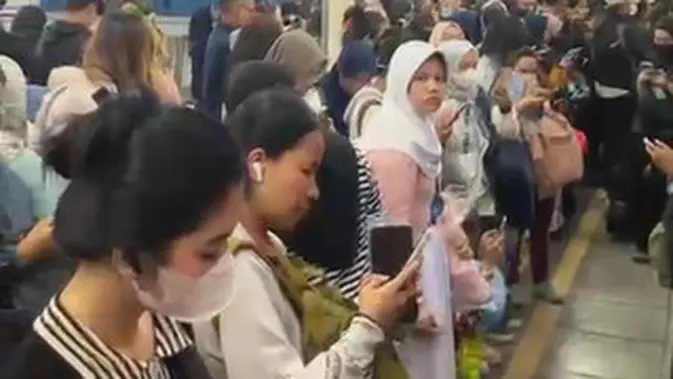 Tawuran Dekat Manggarai, Penumpang KRL Terjebak Hampir Satu Jam