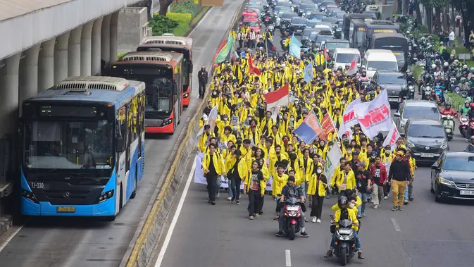 BREAKING: BEM UI Bentrok di Thamrin, 5 Tuntutan Menggema