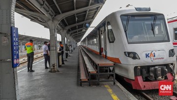 BREAKING: KRL Serpong Tabrak Orang, Green Line Kacau