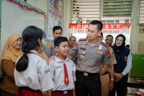 Kapolda Metro Jaya Sambangi SDN Gunung 01, Ajak Siswa Tertib dan Peduli