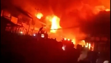 Kebakaran Hanguskan 48 Ruko di Pasar Sungai Duri Kalbar