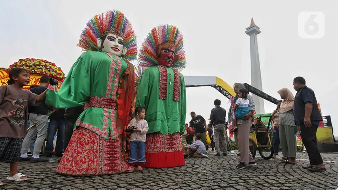 BARU SAJA: Monas Membludak, Ribuan Warga Hadir di Lebaran Betawi 2025