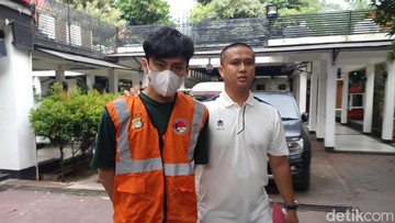 BREAKING: Artis Revaldo Dibekuk, Pemasok Sabu Rp 650 Ribu Diburu