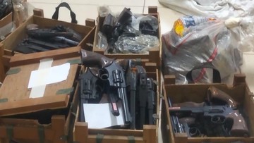 BREAKING: Hampir 1.000 Senjata dan Narkoba Ditemukan di Sekolah Jaksel