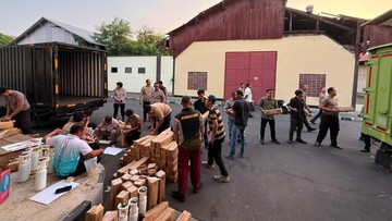 BREAKING: Polri Kirim 1.500 Tabung Oksigen untuk Tangani Karhutla