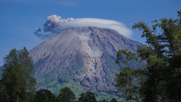 BREAKING: 170 Pendaki Semeru Dievakuasi, Jalur Ditutup