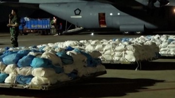 BREAKING: Pesawat TNI Angkut 27 Ton Bantuan Darurat Gempa NTT