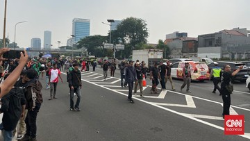 Massa Aksi Masuk Tol Dalam Kota Dekat DPR