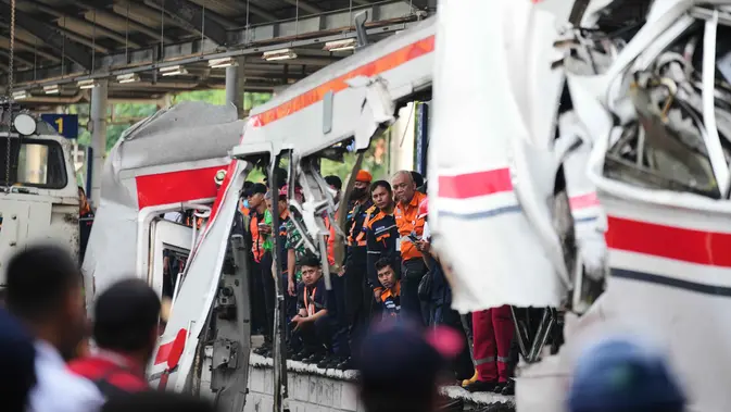 KA Argo Bromo Tabrak KRL di Bekasi Timur, Gerbong Wanita Hancur