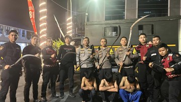 Tawuran di Jalan Raya Bogor: 3 Pelaku Ditangkap, 7 Sajam Disita Polisi