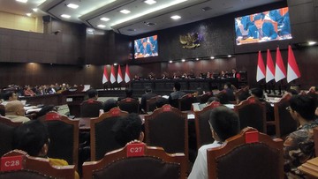 Hakim MK Sorot Verifikasi Pendidikan Gibran ke KPU dan Bawaslu
