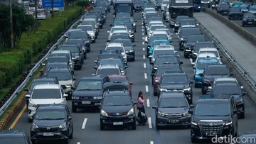 BREAKING: Kepadatan Parah Landa Sejumlah Tol Arah Jakarta Senin Pagi