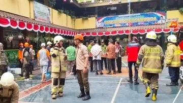BREAKING: Kebakaran Melanda Gudang Buku SDN 04 Srengseng Sawah, Ratusan Siswa Dievakuasi