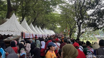 BREAKING: Ribuan Warga Jaktim Serbu Makanan Gratis HUT RI di BKT