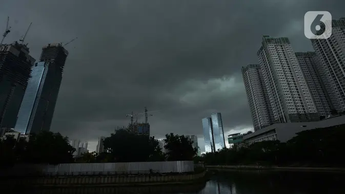 BREAKING: BMKG Prediksi Hujan Petir dan Angin Kencang Guyur Jakarta Sore Ini