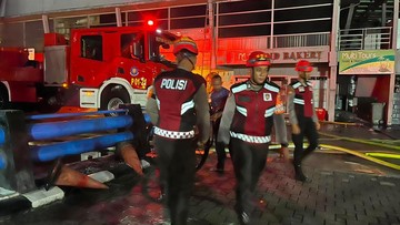 BREAKING: Polda Metro Jaya Kerahkan 72 Personel Amankan Kebakaran Gedung Bapenda DKI