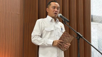 Mensesneg Perintahkan Pemadaman Karhutla Bromo dan Kalimantan Sekeras-kerasnya