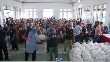 BREAKING: Aktivis 98 Salurkan 1.000 Paket Sembako untuk Warga Lampung