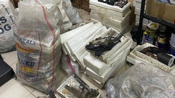 BREAKING: Senpi, Sabu, dan 30 CD Porno di Ruang Eks Ketua Yayasan Jaksel
