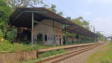 Stasiun Gunung Putri Terbengkalai, Kereta Lewat Tanpa Henti