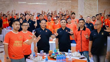 Kapolda Metro Jaya Rayakan Tasyakuran Bareng The Jakmania, Ajak Jaga Kamtibmas Bersama
