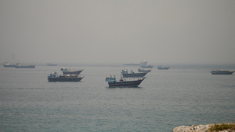 Iran Izinkan Tanker Minyak Irak Melintasi Selat Hormuz Kembali