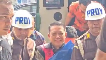 BREAKING: Mantan Jampidsus Febrie Adriansyah Diperiksa, Berompi Tahanan Diborgol