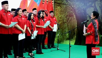 Megawati Lantik Pinka Haprani Pimpin Taruna Merah Putih Gantikan Hendrar Prihadi