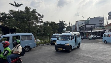 Sopir Angkot M44 Kembali Beroperasi Usai Demo di Balai Kota