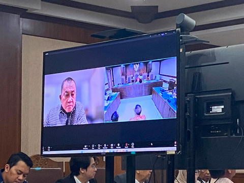 Lodewyk Sebut Nanik Punya Dapur MBG dan Sering Bawa Nama Presiden