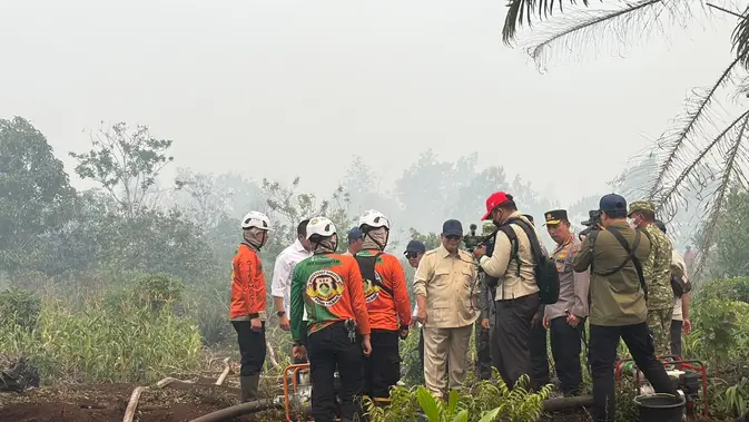 Prabowo Tinjau Langsung Kebakaran Hutan dan Lahan di Kalimantan Barat