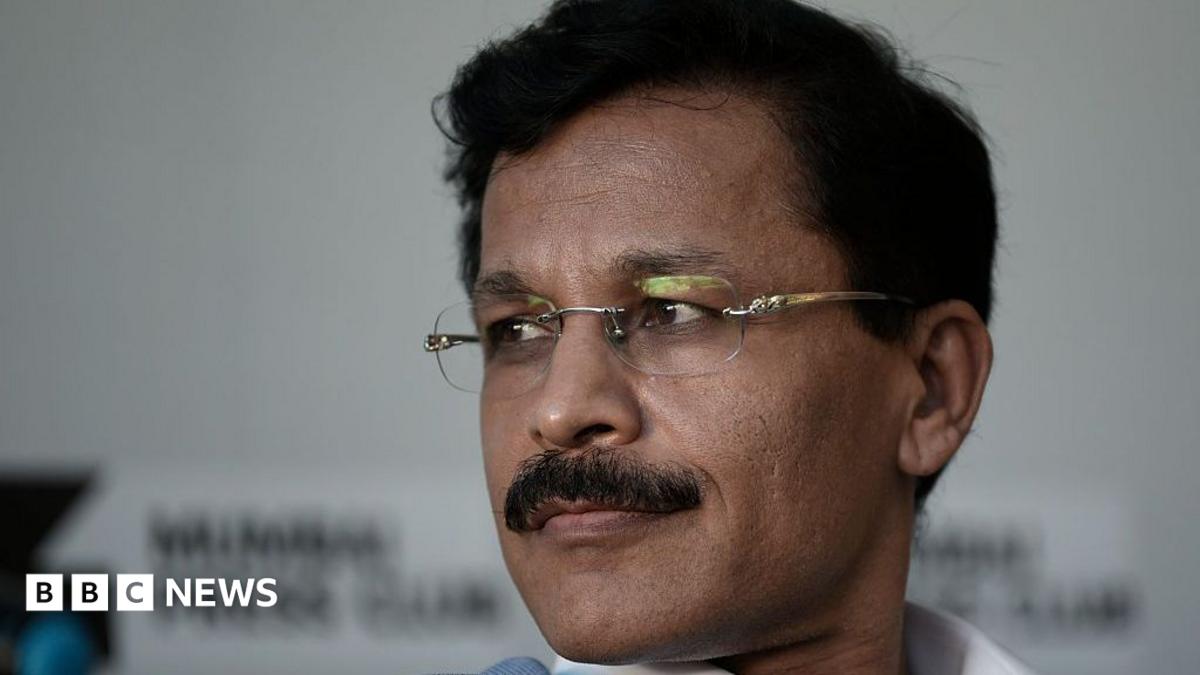 The Indian officials who become heroes just by doing their jobs