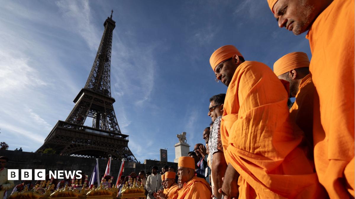 Eiffel Tower Director to Step Down Following Controversy Over Female Staff Removal During Hindu Group's Visit