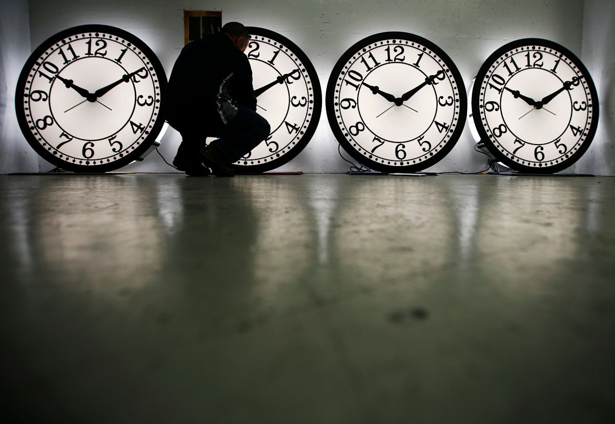 Americans Prepare for Fall Clock Change as Debate Over Permanent Daylight Saving Time Continues