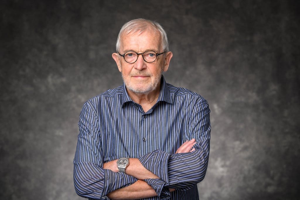 Francis Halzen Raih Nobel Fisika 2026 Berkat Observatorium Neutrino IceCube