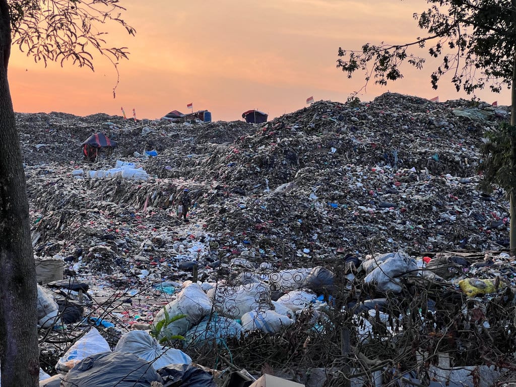 Sanksi DKI untuk Pembuang Sampah di TPS Ilegal Kramat Jati