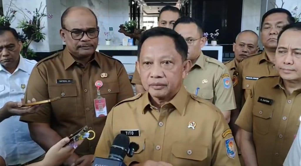 Mendagri Larang PHK dan Tunda Gaji di Tengah Keterlambatan DBH