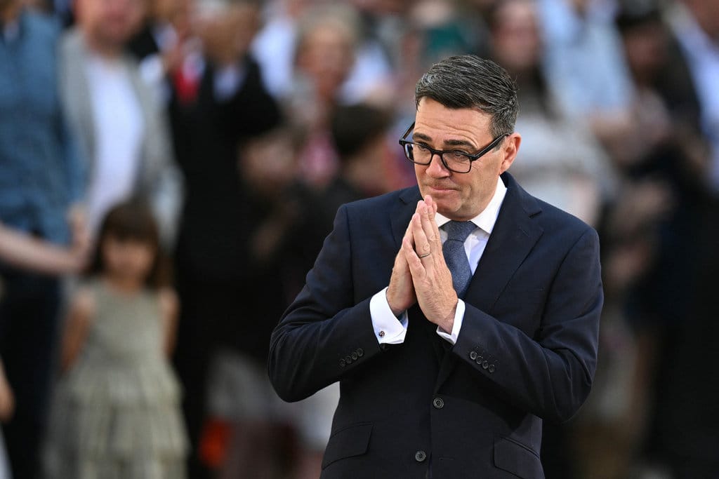 Andy Burnham Resmi Pimpin Inggris, Janjikan Reformasi Besar