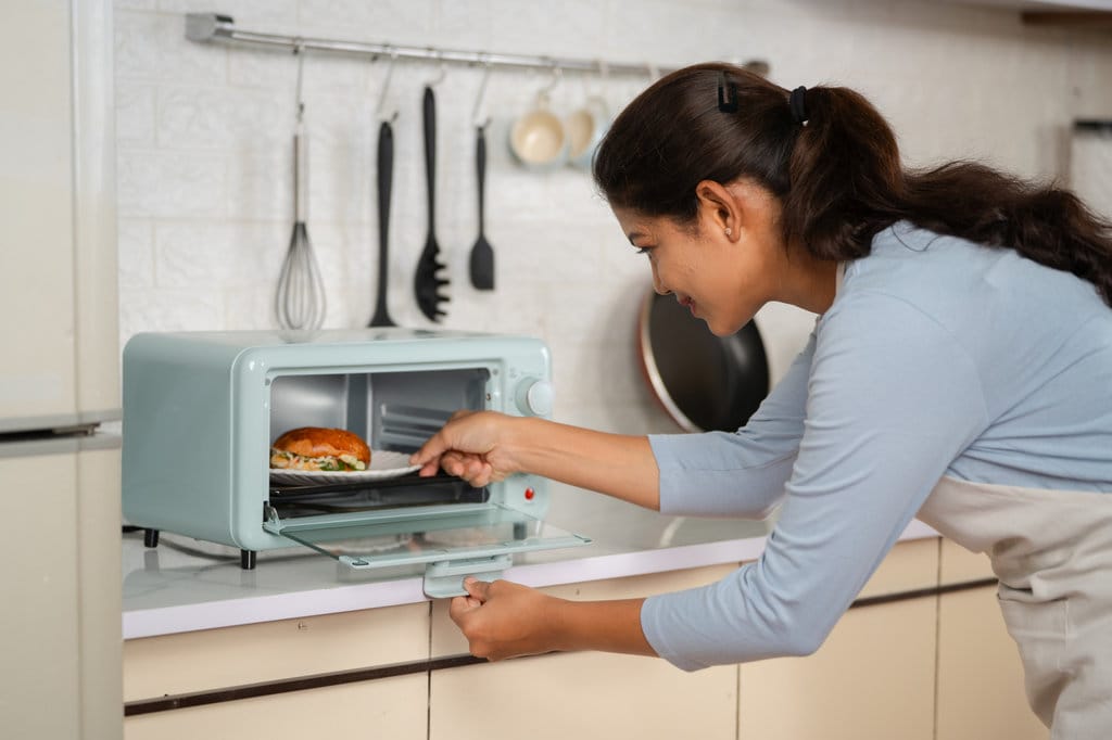 Microwave Membuat Makanan Radioaktif? Ini Fakta Ilmiahnya