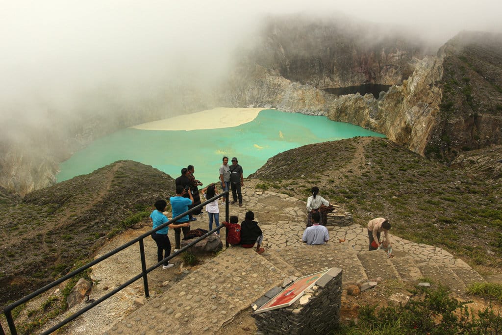 Retakan 100 Meter Ditemukan di Bibir Kawah Gunung Kelimutu