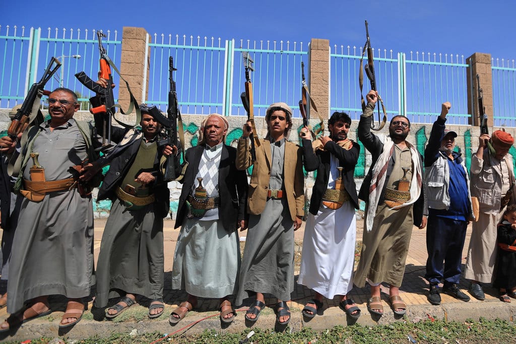 Houthi Serang Bandara King Khalid, Satu Pesawat Rusak