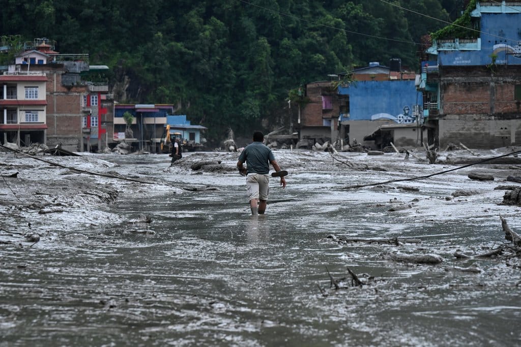 Banjir Bandang Nepal Tewaskan 160 Orang, Ratusan Masih Hilang